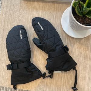 Dakine water proof mittens women’s size XS